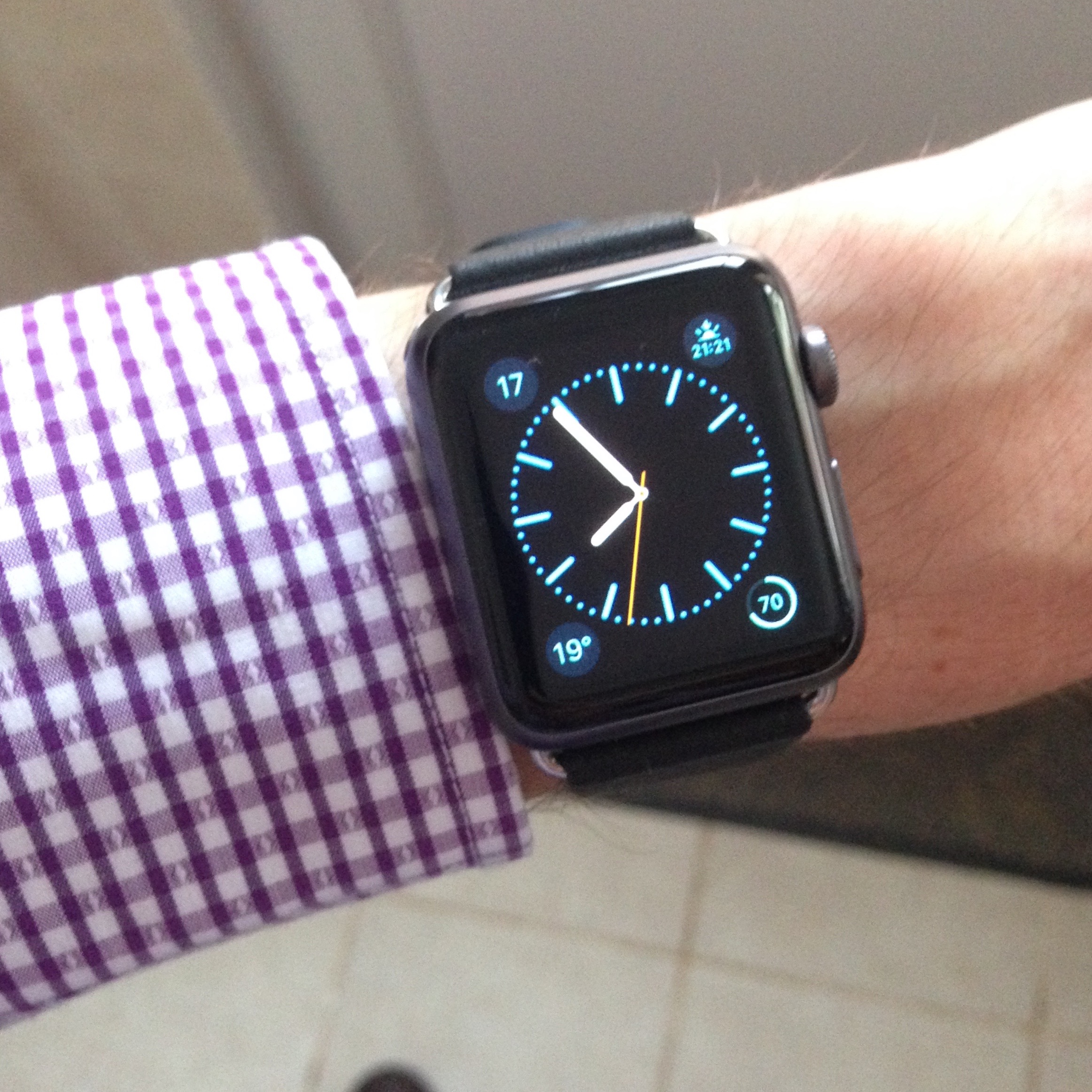 With the classic buckle strap